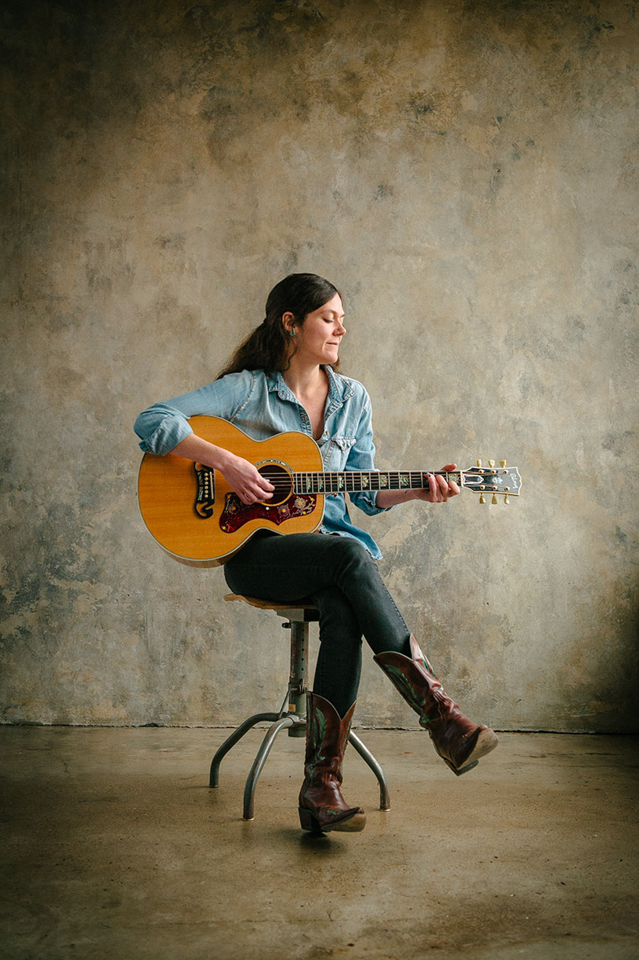 0055_Lilly-guitar